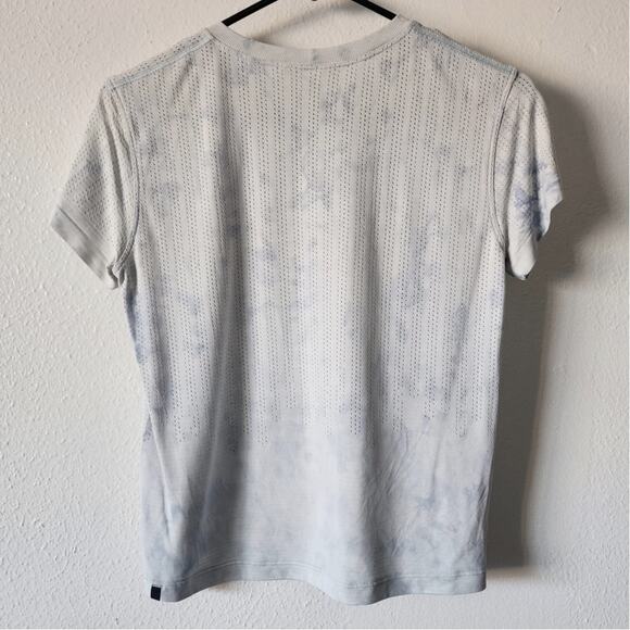 Lululemon Train to Be Short Sleeve Shirt Rainstripe Sheer Cloud Wash True Navy - Picture 4 of 7